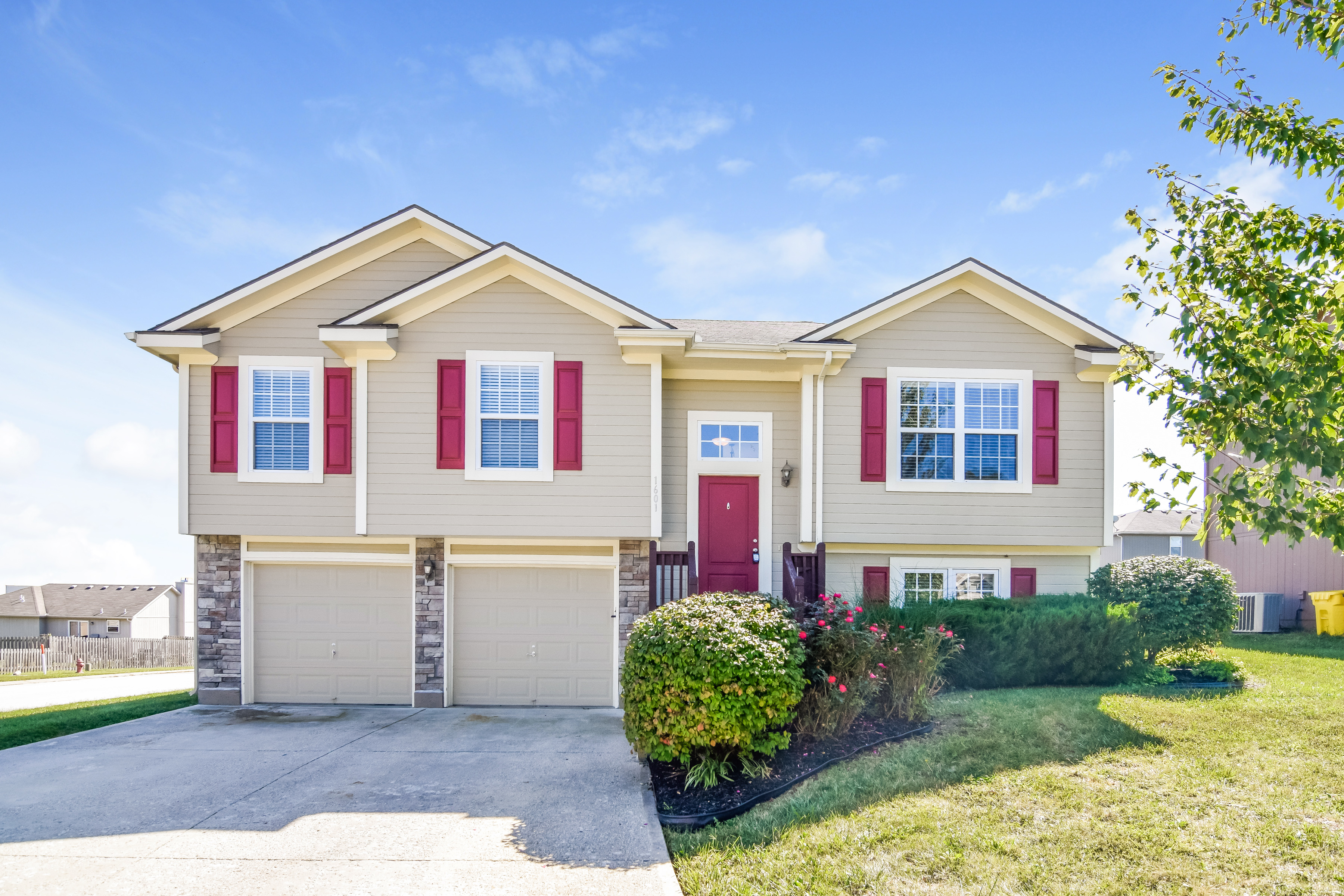 1601 NW Hilltop Ln Grain Valley, MO 64029